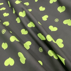 Tela Poplin Corazones Verde Fluo Fondo Negro